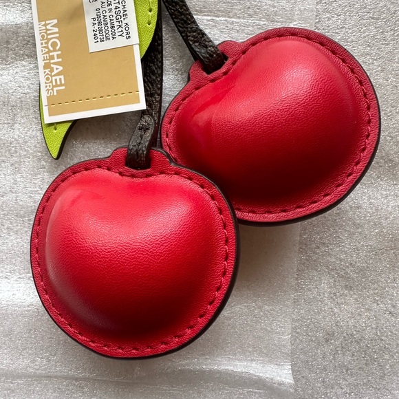 ❤️❤️❤️NWT Michael Kors cherry Bag charm ONLY/silvertone hardware ❤️❤️❤️ - Picture 6 of 9